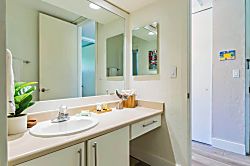 Papakea Resort Ocean View 1 Bedroom Condo - Bathroom