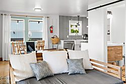 Manini Oceanfront Cottage