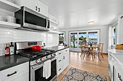 Manini Oceanfront Cottage