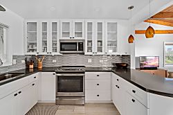 Hana Bay Oceanfront Cottage