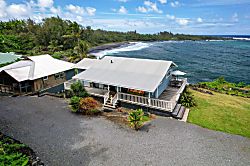 Hana Bay Oceanfront Cottage