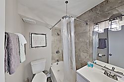 Hawaiian Monarch Studio 808