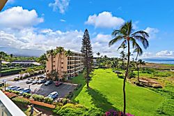Menehune Shores Condo - Property grounds