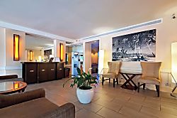 Palms Waikiki 6th Floor Studio