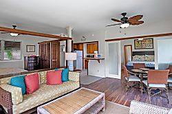 Hanalei Colony Resort H4 - Living area