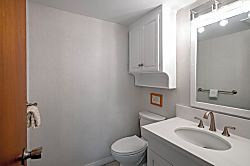 Hanalei Colony Resort H4 - Bathroom