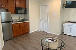 Spacious Studio Retreat Near Beaches