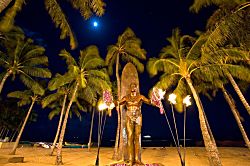 Waikiki Seaside Condo 9th Floor Corner Unit