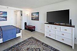 Waikiki Seaside Condo 9th Floor Corner Unit