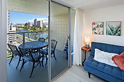 Waikiki Seaside Condo 9th Floor Corner Unit