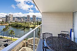 Waikiki Seaside Condo 9th Floor Corner Unit
