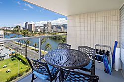 Waikiki Seaside Condo 9th Floor Corner Unit