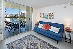 Waikiki Seaside Condo 9th Floor Corner Unit