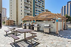 Waikiki Seaside Condo 9th Floor Corner Unit