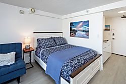 Waikiki Seaside Condo 9th Floor Corner Unit