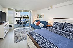 Waikiki Seaside Condo 9th Floor Corner Unit