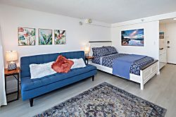 Waikiki Seaside Condo 9th Floor Corner Unit