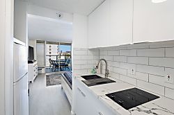 Waikiki Seaside Condo 9th Floor Corner Unit