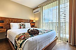 Waikiki 1 Bedroom Condo with Pool