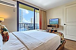 Waikiki 1 Bedroom Condo with Pool