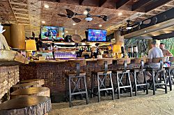 Waikiki 1 Bedroom Condo with Pool