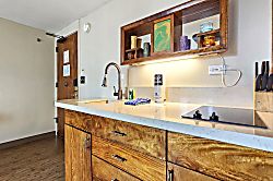 Waikiki 1 Bedroom Condo with Pool