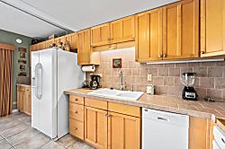 Kona Plaza Condo 2023