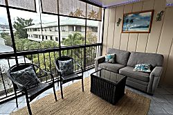 Kona Beachside Condo 3rd Floor Retreat
