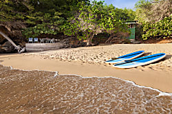 Lalamilo Beach Bungalow