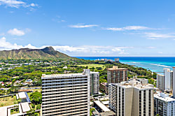 Waikiki Banyan