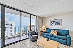 Waikiki Banyan Tower 2 Suite 3704