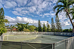 Steps from the pool and across the beach! Maui Vis