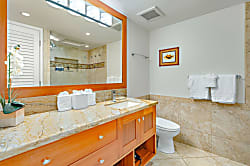 The Whaler 707 - Luxurious Oceanview Suite