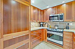 The Whaler 707 - Luxurious Oceanview Suite