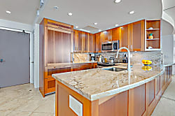 The Whaler 707 - Luxurious Oceanview Suite