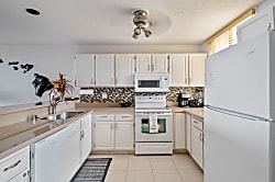 Country Club Villas Unit 140