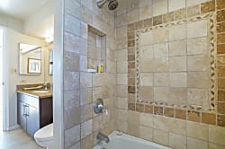 Diamond Head Beach Hotel 801