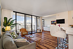 1806-1 at the Waikiki Banyan