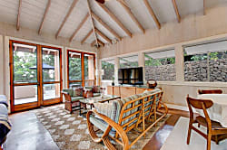 LalamiIo Beach House 