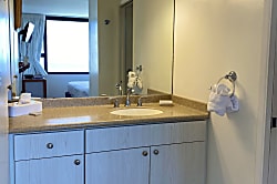 Waikiki Banyan Ocean Deluxe Co