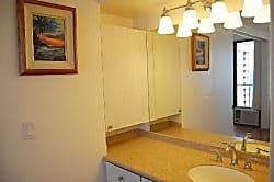 Waikiki Banyan Ocean Deluxe Co