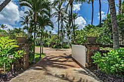 Hale Aloha Beachfront Estate 