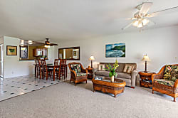 Surf & Racquet 7-103