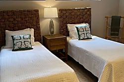 Beautiful Views, Walk To Beaches And Restaurants