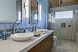 Beautiful Views, Walk To Beaches And Restaurants