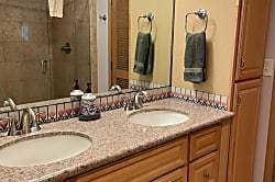 Beautiful Views, Walk To Beaches And Restaurants