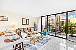 Waikiki Banyan 702 T1