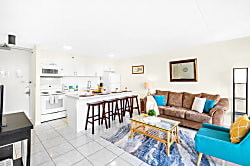 Waikiki Banyan 702 T1