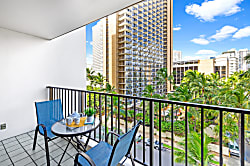 Waikiki Banyan 702 T1