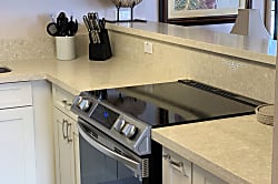 Hawaiian Princess Corner Oceanfront Condo